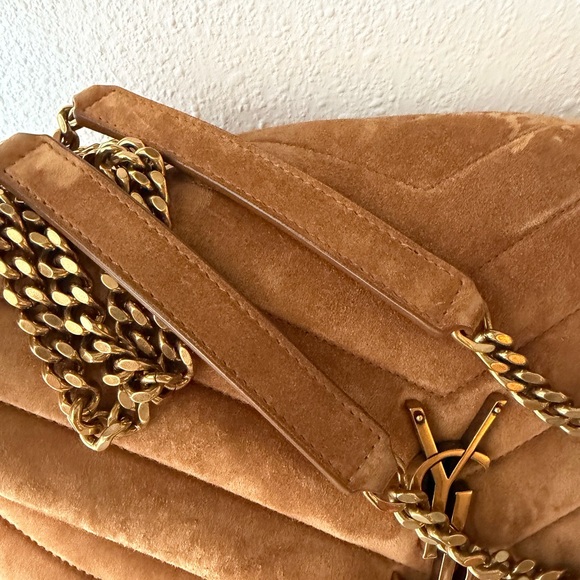 Saint Laurent Medium LouLou Quilted Suede Shoulder Bag. - Picture 4 of 16